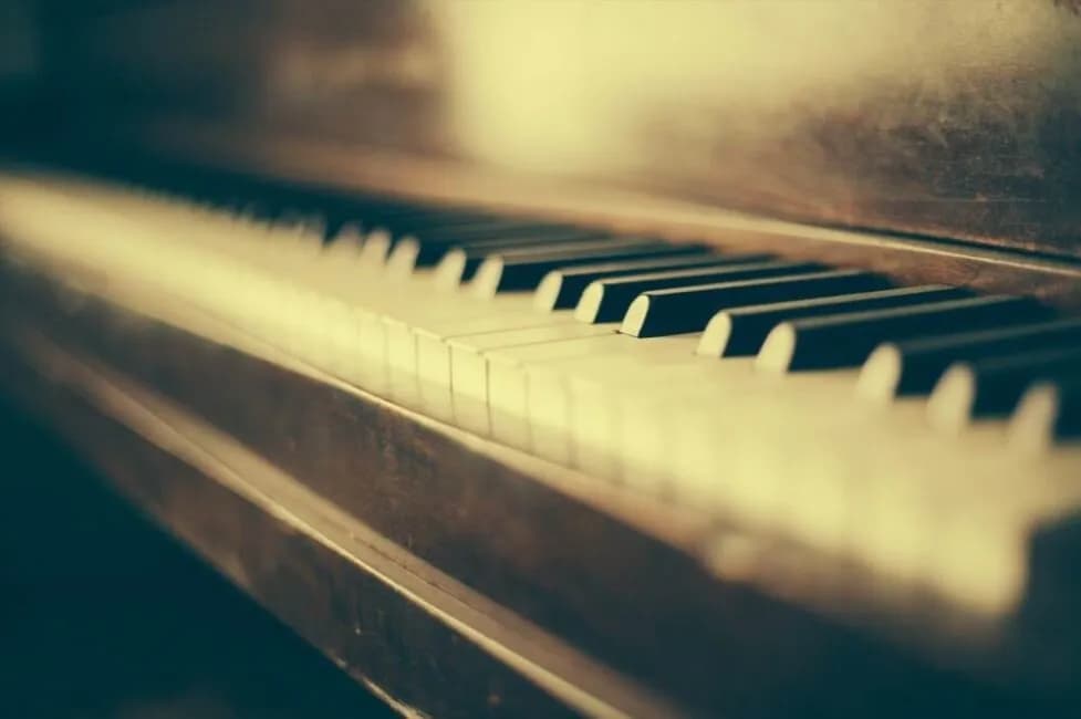 Ile oktaw ma pianino? Odkryj pełny zakres dźwięków pianina